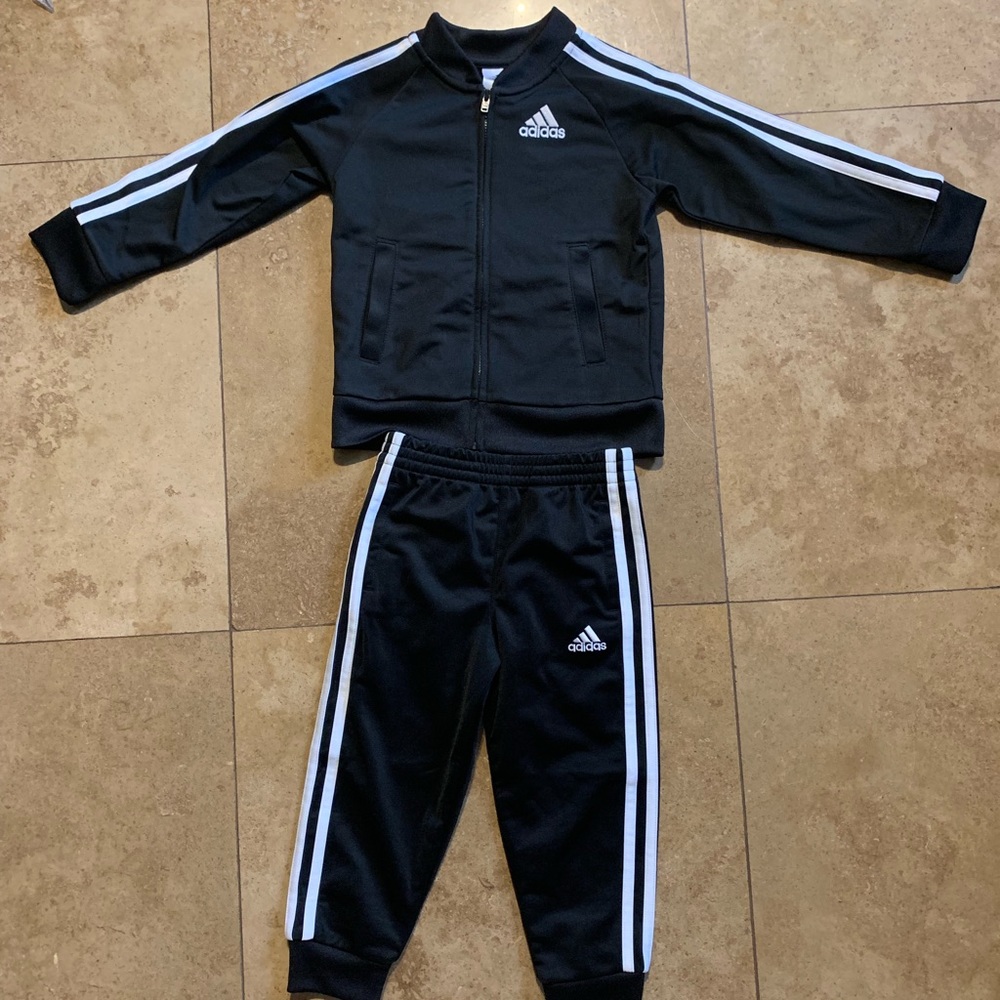 Adidas track suit 3T